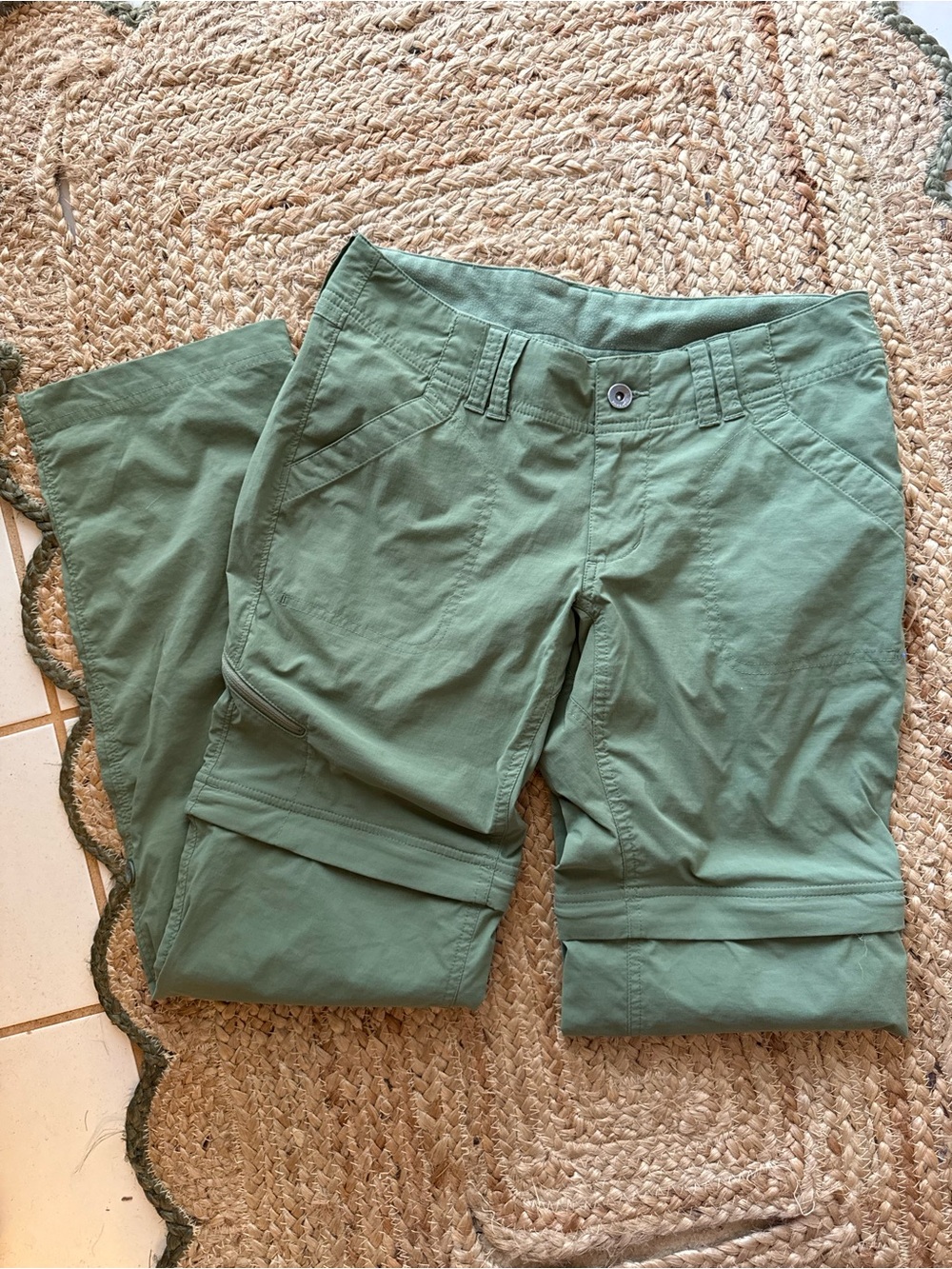 Marmot women’s Zip-Off Cargo Shorts/Pants in Sage Green